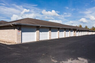 Brookstone Condominiums in Merrillville, IN - Building Photo - Building Photo