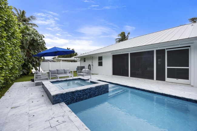 52 PineHill Trail E in Jupiter, FL - Building Photo - Building Photo