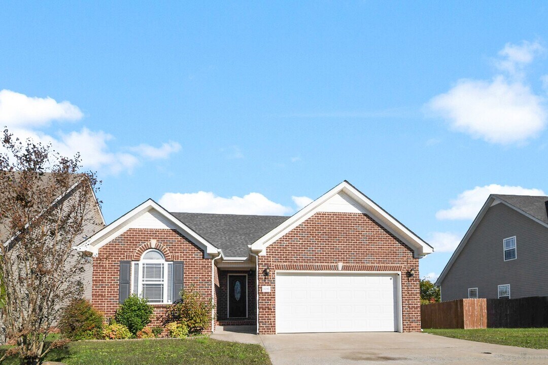 1285 Allmon Dr in Clarksville, TN - Building Photo