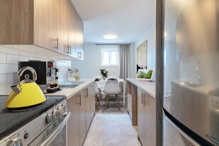 621 Base Line Rd. E. in London, ON - Building Photo