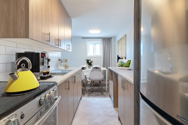 621 Base Line Rd E in London, ON - Building Photo - Building Photo