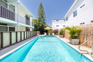 6847 Radford Ave. in North Hollywood, CA - Building Photo