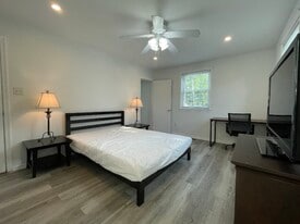 4199 University Dr in Fairfax, VA - Building Photo