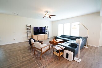 73 Club House Dr in Savannah, GA - Building Photo - Building Photo