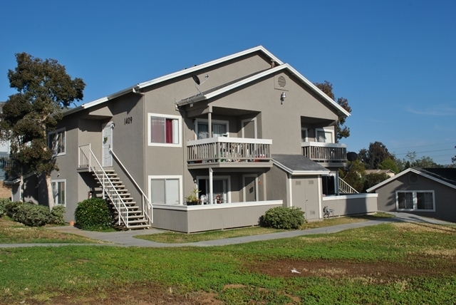 Castle Park in Chula Vista, CA - Building Photo