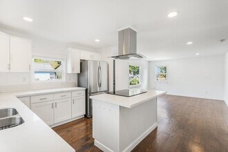 9232 SE Harrison St in Portland, OR - Building Photo - Building Photo