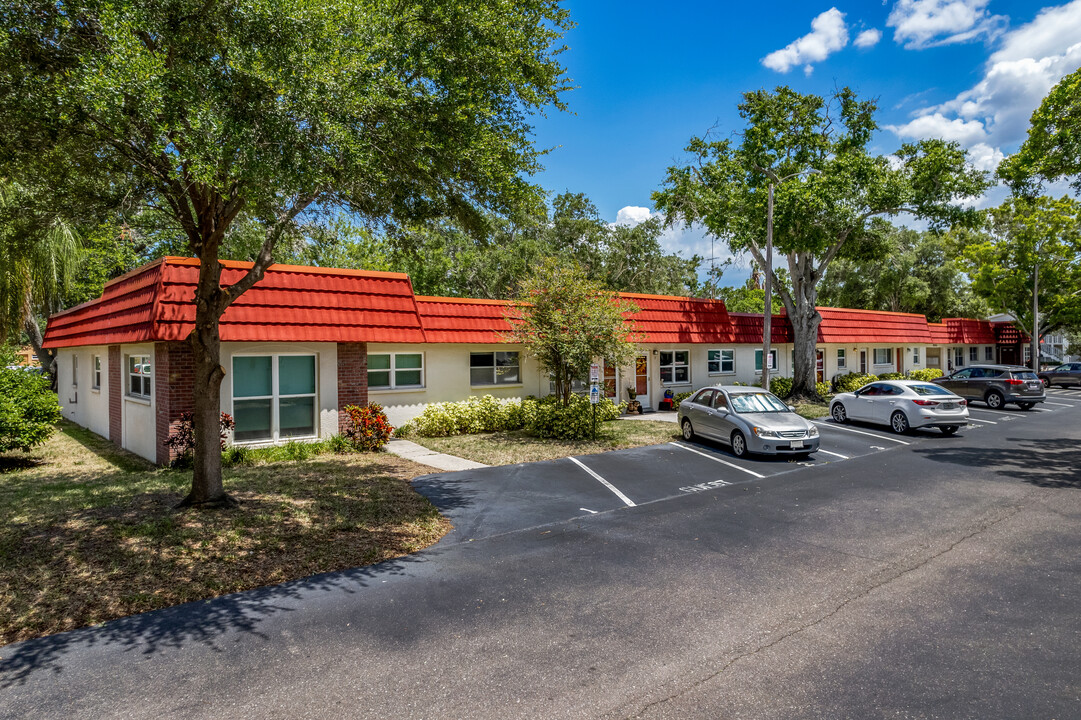 Parkwood Square Condominiums in St. Petersburg, FL - Building Photo