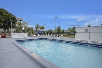 16450 NW 2nd Ave in Miami, FL - Building Photo - Building Photo