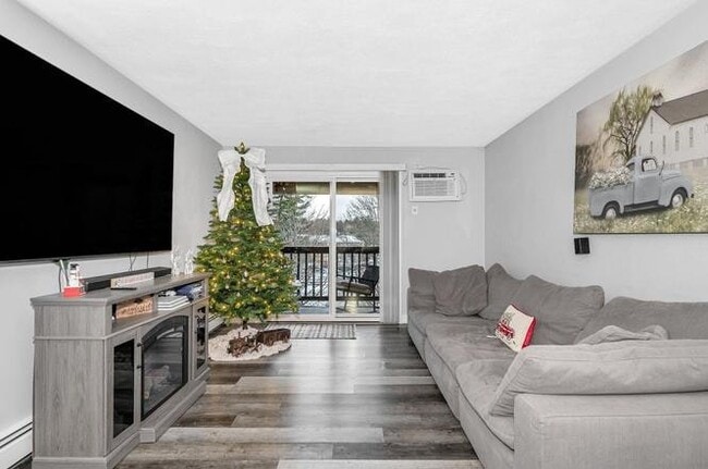 210 Brook Village Rd in Nashua, NH - Building Photo - Building Photo