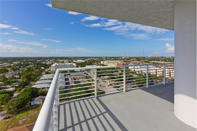 315 NE 3rd Ave-Unit -1501 in Fort Lauderdale, FL - Building Photo
