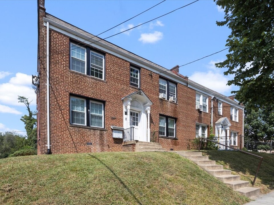 305 34th St SE, Unit 2 in Washington, DC - Foto de edificio