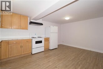 129 Hazelglen Dr in Kitchener, ON - Building Photo - Building Photo