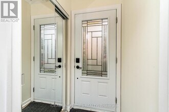 2034 Saunderson Dr in Ottawa, ON - Building Photo - Building Photo