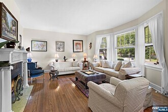 81 Franklin St, Unit 83 in Englewood, NJ - Foto de edificio - Building Photo