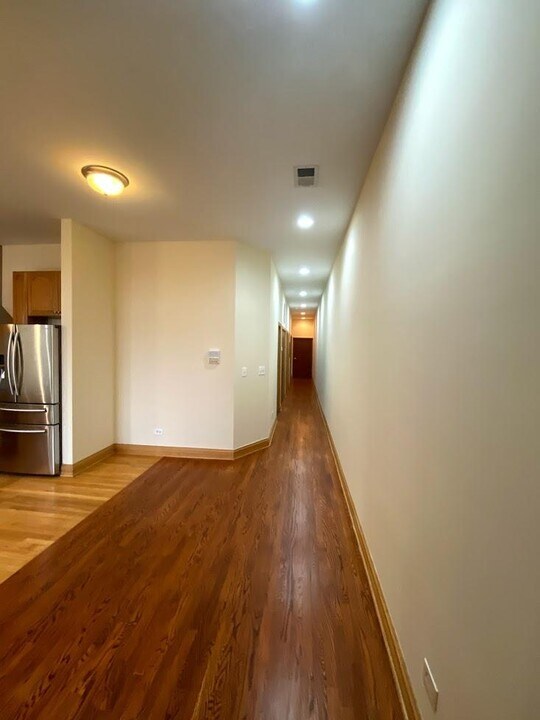 1918 W Cermak Rd in Chicago, IL - Building Photo