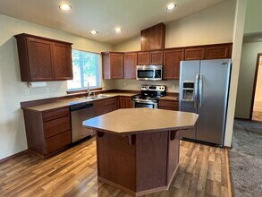 2525 NE Noble Loop in East Wenatchee, WA - Building Photo - Building Photo