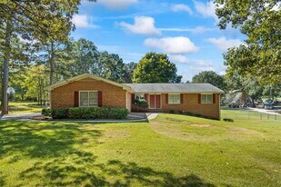 3929 Lenora Church Rd in Snellville, GA - Building Photo