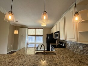 4541 Madison Ave in Kansas City, MO - Building Photo - Building Photo