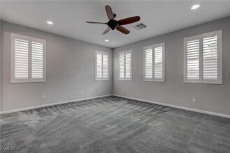 1040 Via Panfilo Ave in Henderson, NV - Building Photo - Building Photo