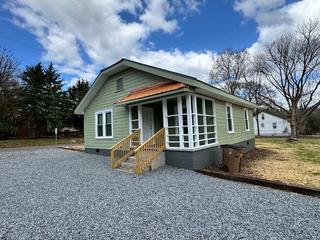 926 Logan St in Shelby, NC - Building Photo - Building Photo