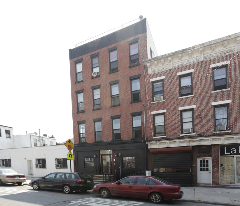 177 Richards St in Brooklyn, NY - Building Photo