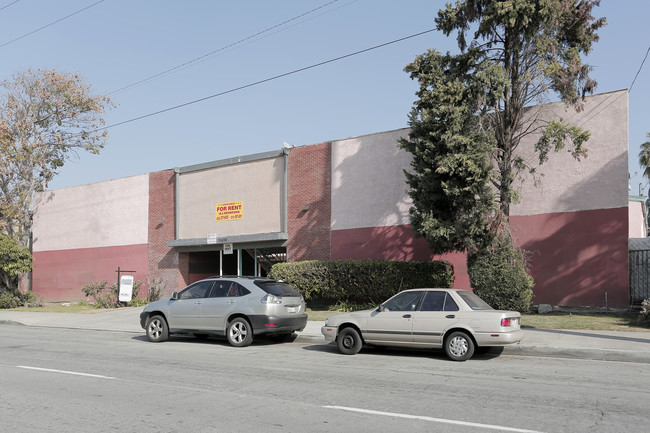 Bellflower Boulevard Apartments in Downey, CA - Building Photo - Building Photo