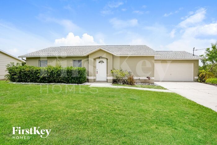 3807 La Rue St in Ft. Myers, FL - Building Photo