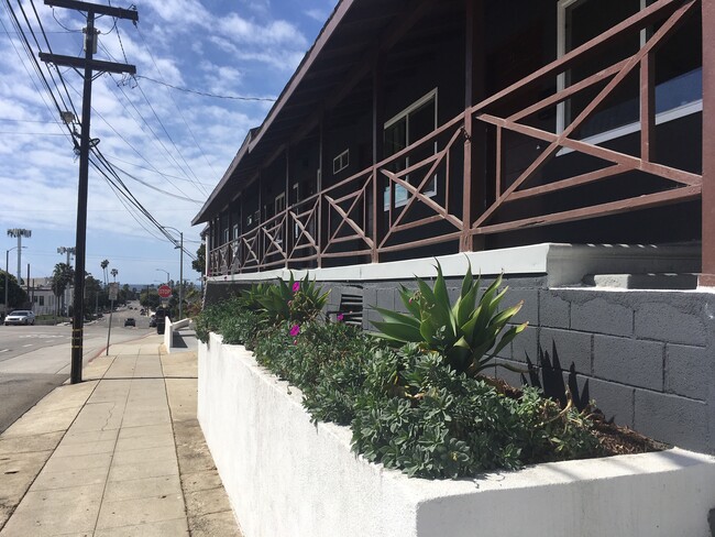 500 N Helberta Ave in Redondo Beach, CA - Building Photo - Primary Photo