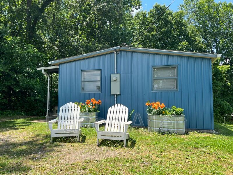 201 Riverview Dr in Asheville, NC - Building Photo