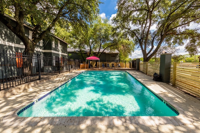 Las Palmas Townhomes in San Antonio, TX - Building Photo - Building Photo