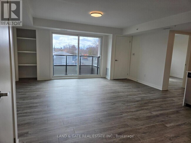 976 Simcoe St N in Oshawa, ON - Building Photo - Building Photo