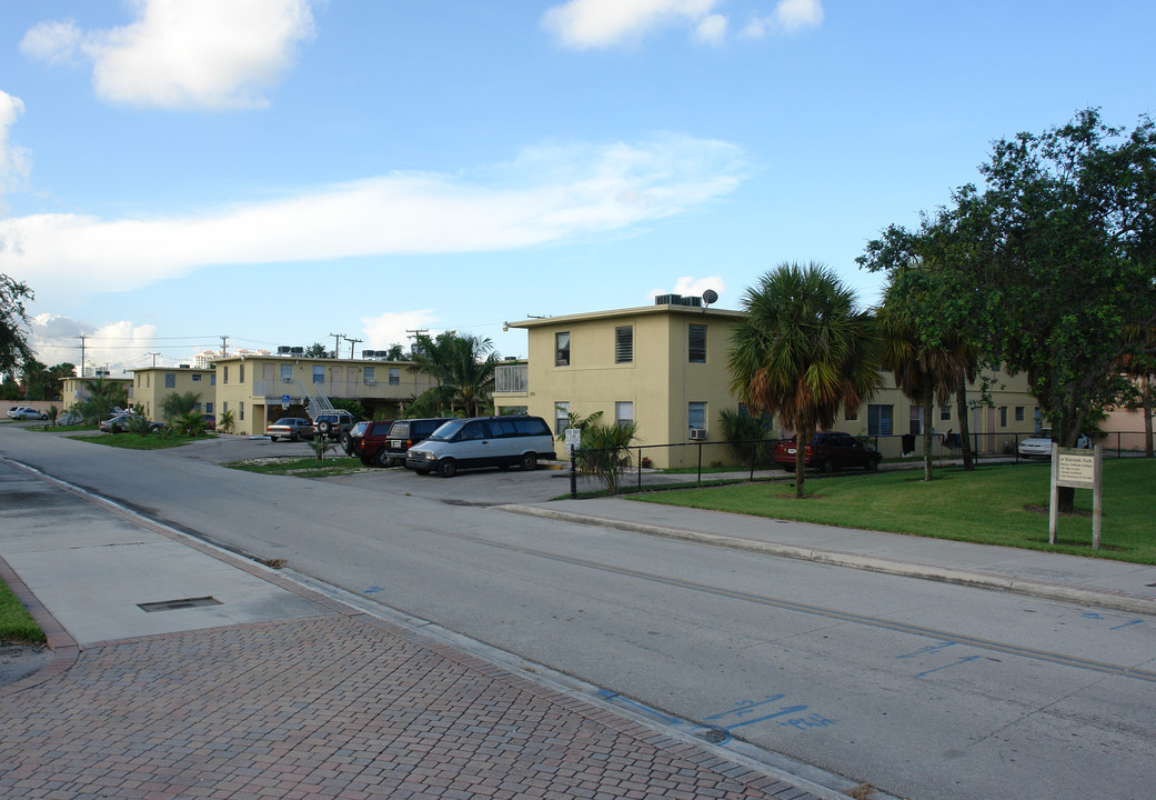 525-535 NW 2nd Ave in Fort Lauderdale, FL - Building Photo