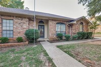 11 Kevin Ct in Mansfield, TX - Foto de edificio - Building Photo