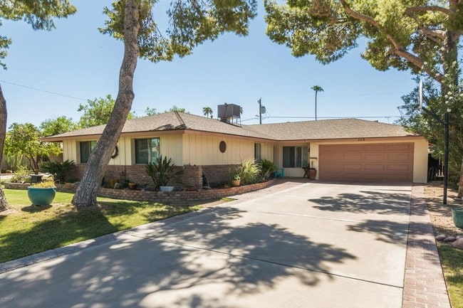 property at 1113 E Balboa Dr