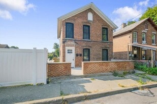 9 Dubois St in Kingston, NY - Building Photo