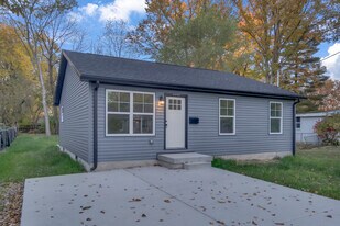 4404 Hillside Dr in Louisville, KY - Building Photo