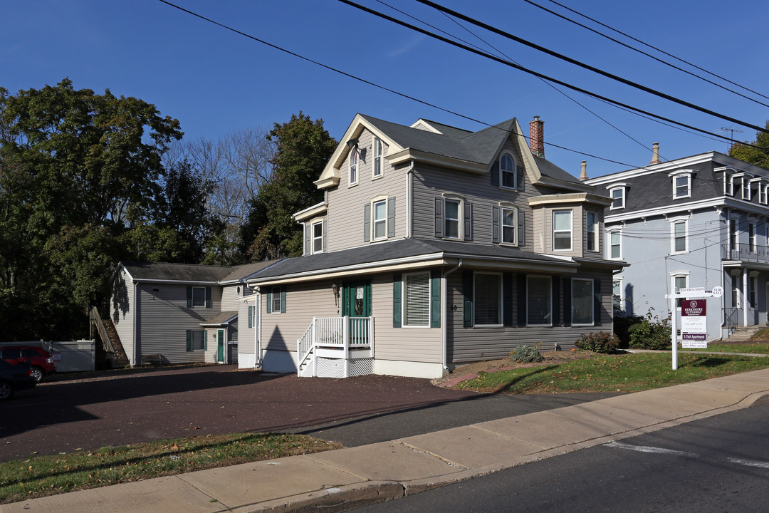 50 N Main St in Chalfont, PA - Building Photo