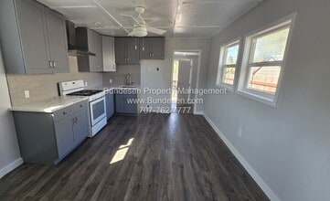 5107 Hutchinson Rd in Sebastopol, CA - Building Photo - Building Photo