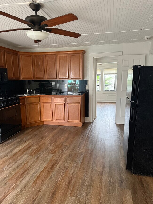 919 N Grandview Ave in Daytona Beach, FL - Building Photo - Building Photo