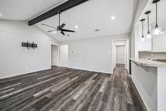 2002 Florida St in Baytown, TX - Building Photo - Building Photo