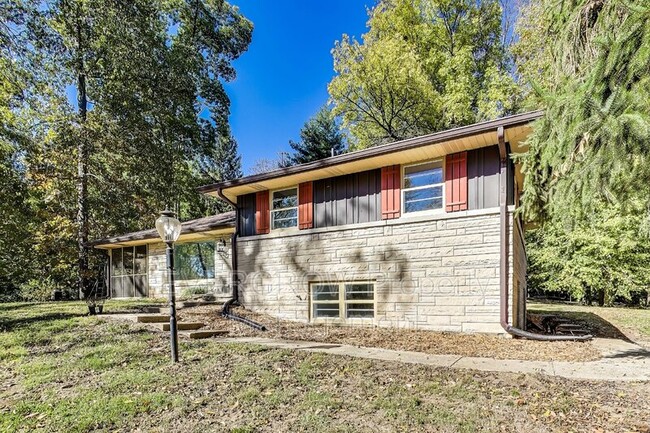 1905 Timber Hill Trail in Indianapolis, IN - Foto de edificio - Building Photo