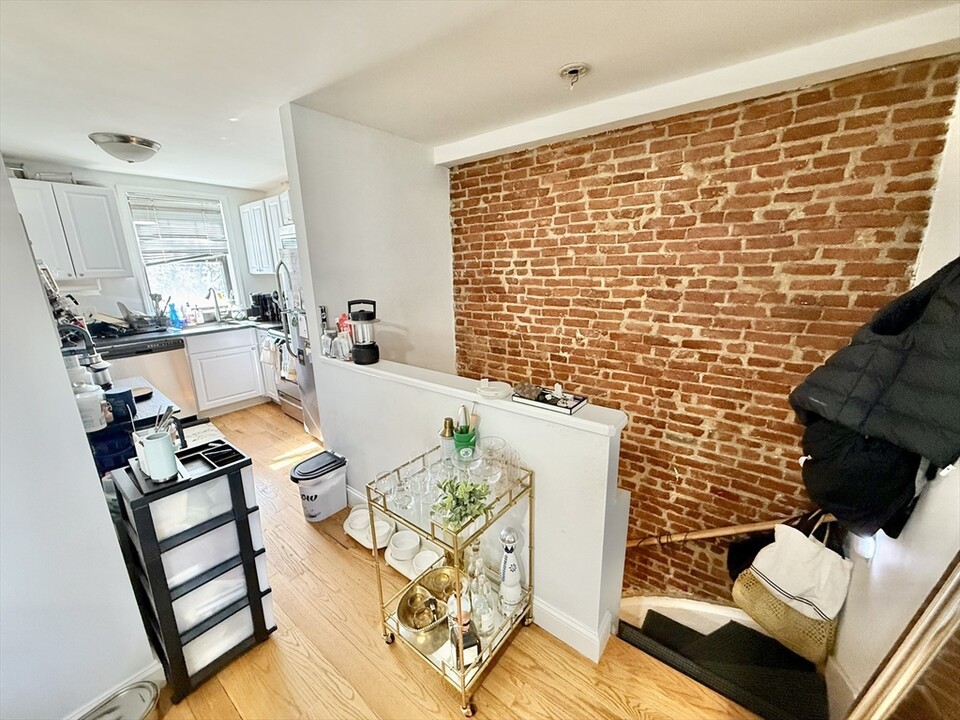 9 Boston St in Boston, MA - Building Photo