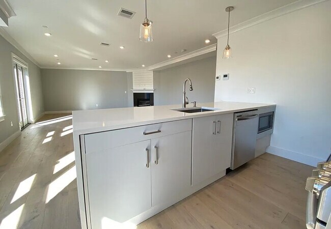 265 Washington St, Unit 4