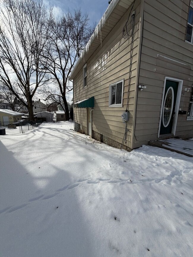 1042 Columbus Ave in Barberton, OH - Building Photo - Building Photo