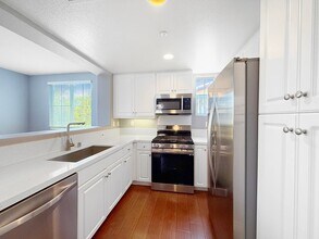 722 Castaway Cove in San Diego, CA - Building Photo - Building Photo