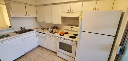 1220 Shadowdale Dr in Houston, TX - Building Photo - Building Photo