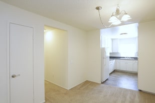 Elan Village North in Oceanside, CA - Building Photo