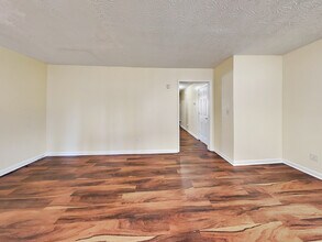 5280 Ridge Forest Dr in Stone Mountain, GA - Foto de edificio - Building Photo