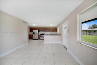 592 NE 150th St in Miami, FL - Building Photo - Building Photo
