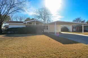 6923 Cole Creek Dr in Houston, TX - Building Photo